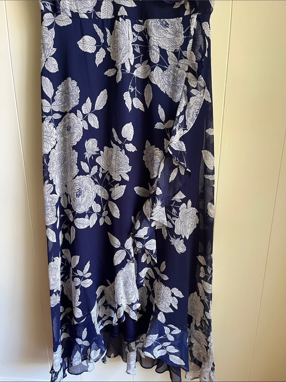 London Times Navy Floral Maxi Hi Low V-neck Beach Dress with Ruffles Sz 10 - Picture 7 of 12